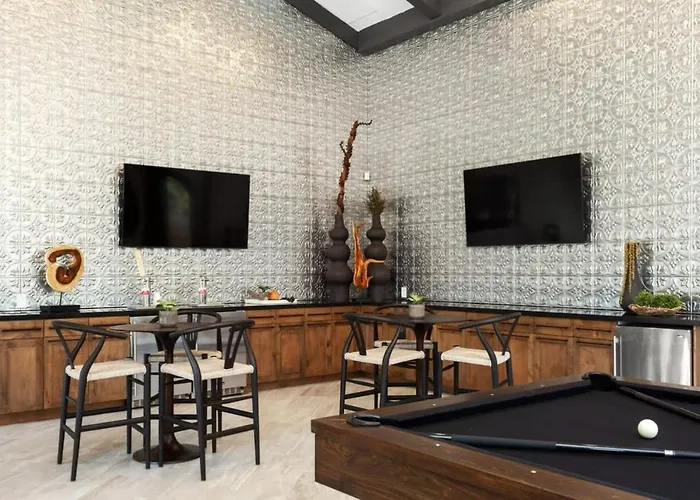 Cozysuites 2br With 2 Pools & Jacuzzi! Apartment *